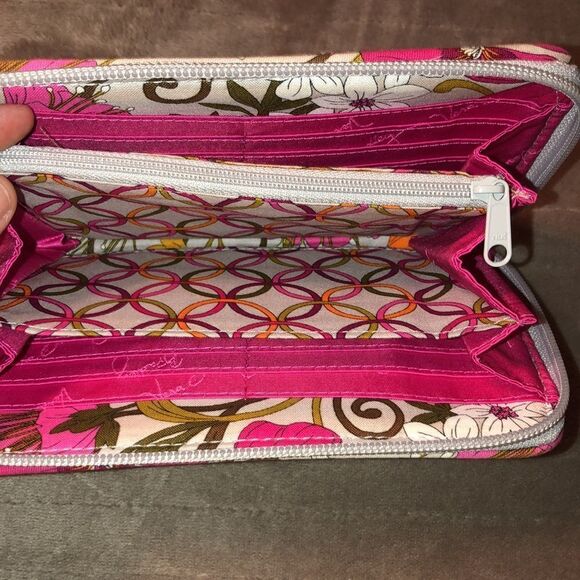 VB Tea Garden Gray Pink Orange White Fuchsia Quilted Floral Zip Around Wallet - Picture 9 of 10